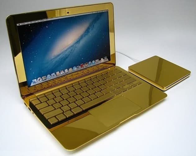 Рис. 6. MacBook Pro 24 Karat Gold. Источник фото: dailymail.co.uk