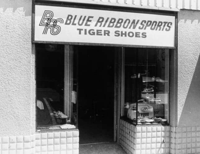 Рис. 2. Первый магазин Blue Ribbon Sports. Источник: www.street-beat.ru/history/nike/?utm_referrer=https%3a%2f%2fstreet-beat.ru%2fhistory%2fnike%2f