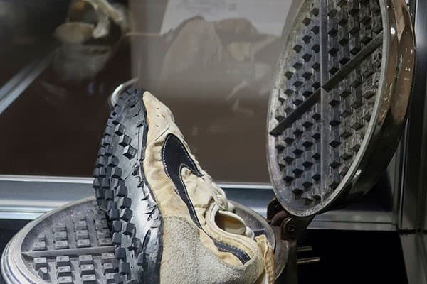 Рис. 5. Вафельница, с помощью которой была создана подошва Moon Shoes. Источник: www.fineshoes.ru/about-shoes/krossovki-nike.html