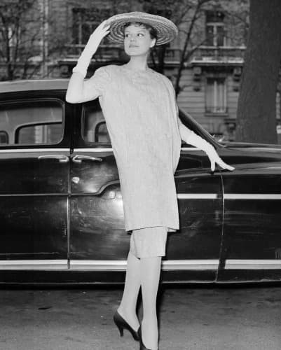 Рис. 4. Модель в платье-тунике C.Balenciaga, 1957 г. Источник: www.vogue.ru/fashion/kto-est-kto-kristobal-balensiaga