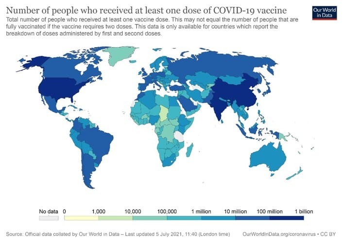 Рис. 1. Количество людей, привитых хотя бы одной дозой вакцины. Источник: ourworldindata.org