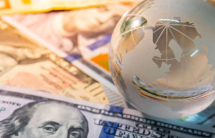 Мир может развалиться на валютные зоны