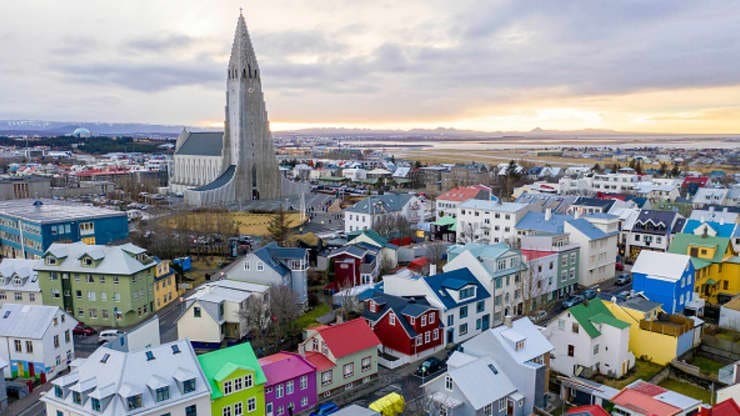 Рис. 6. Исландия. Источник: cnbc.com