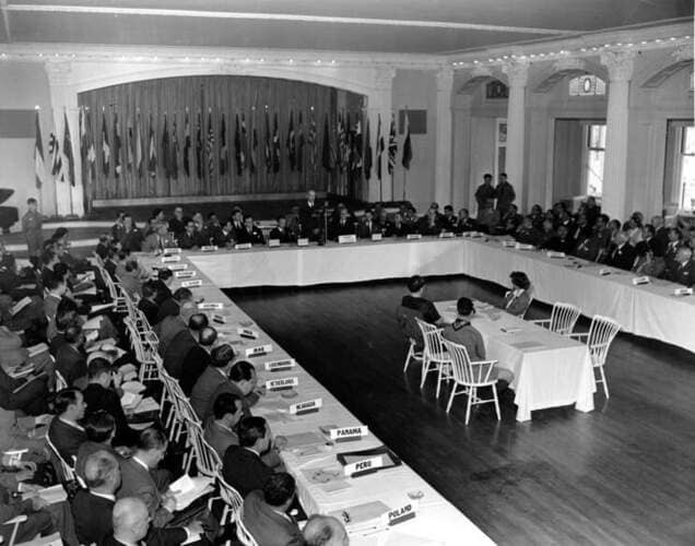 Рис. 1. Бреттон-Вудская конференция, июль 1944 г. Источник: ru24.net