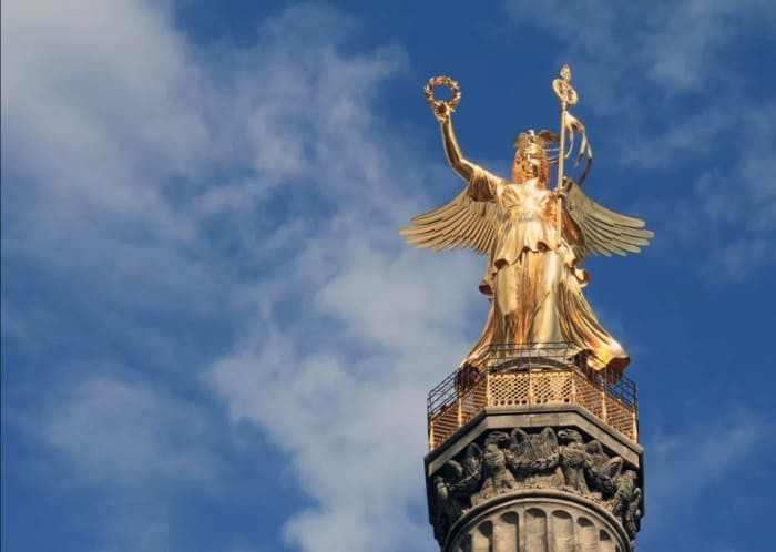 Золотая Эльза — скульптура на вершине колонны Победы в Берлине.
