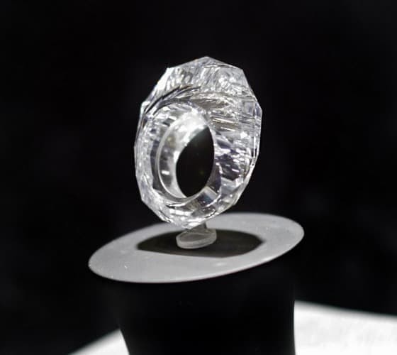 Рис. 3. The World’s First All Diamond Ring. Источник фото: nydailynews.com