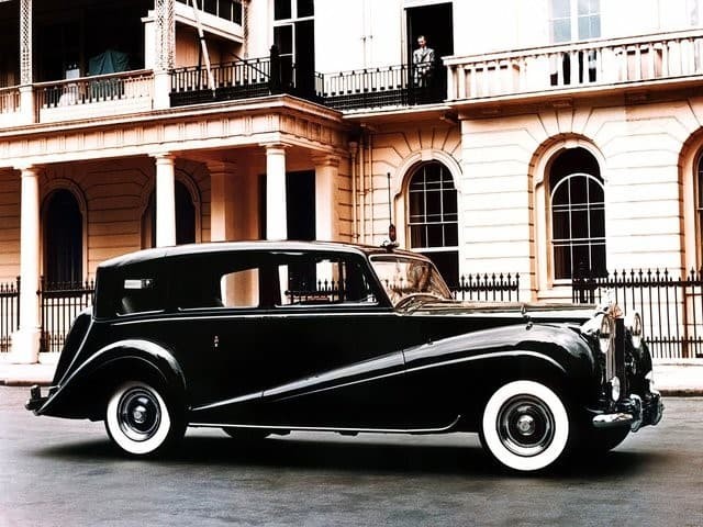 Рис. 9. Rolls-Royce Phantom IV. Источник https://auto.ru/catalog/cars/rolls_royce/phantom/20773280/20773305/